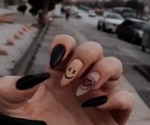 Siyah üzeri emoji Nail Art